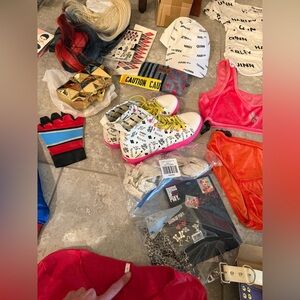 HARLEY QUINN GOLD CLUTCH FAMOUS PURSE BIRDS OF PREY COMIC CON